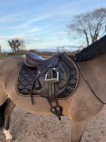 Nero Black & Gold Saddle Pad